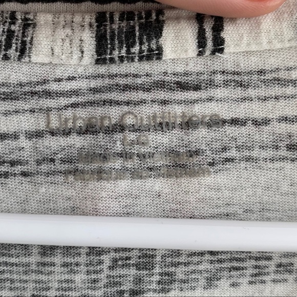 Urban Outfitters White & Black Striped V-Neck Short Sleeve Shirt - Picture 3 of 5